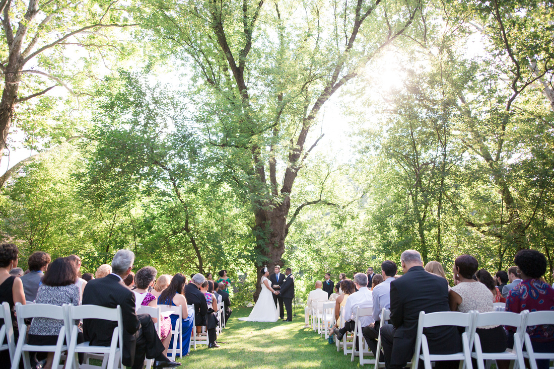 Summer wedding ceremony at Riverdale Manor