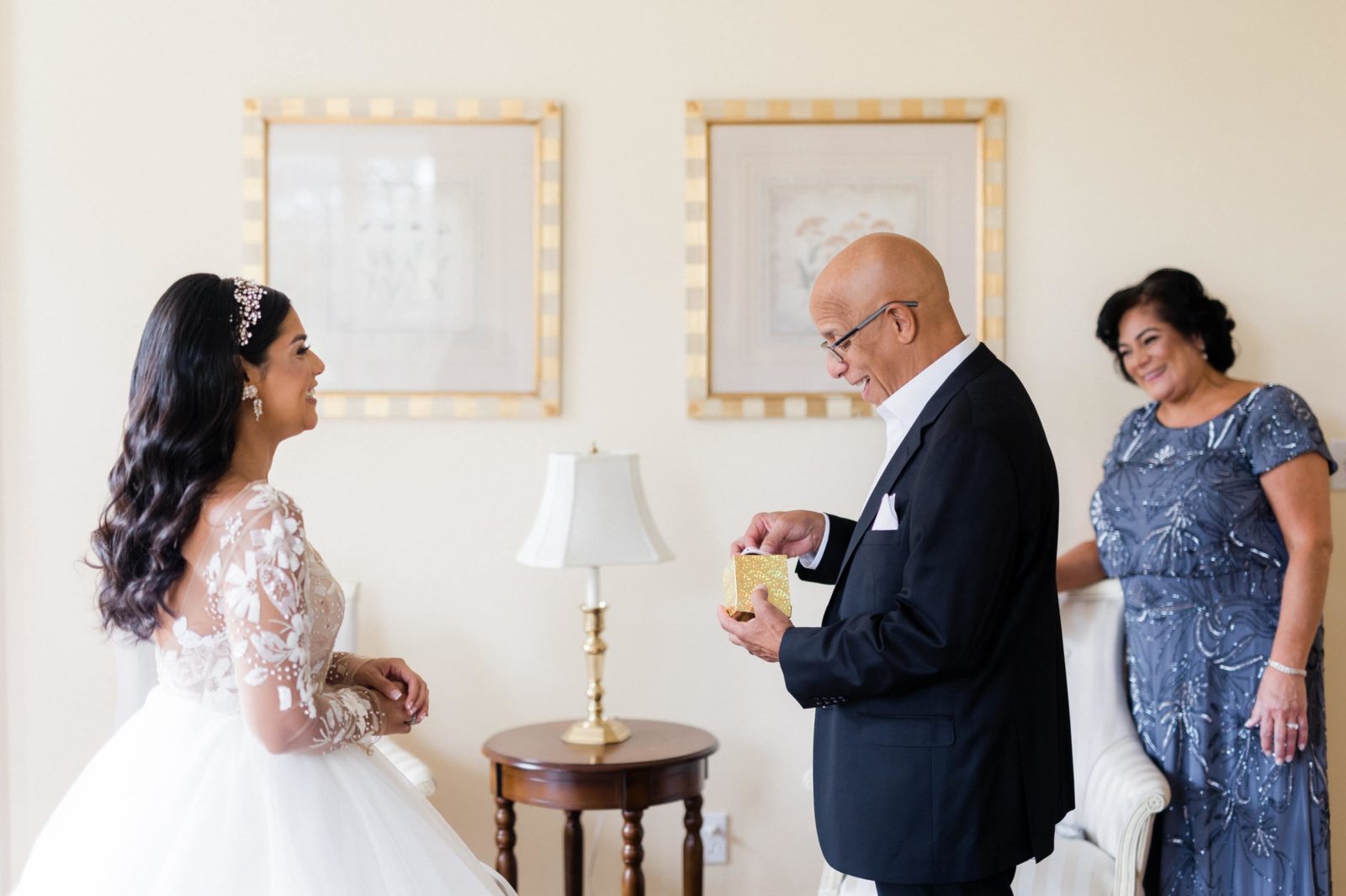 Bride first look with dad at Brecknock Hall